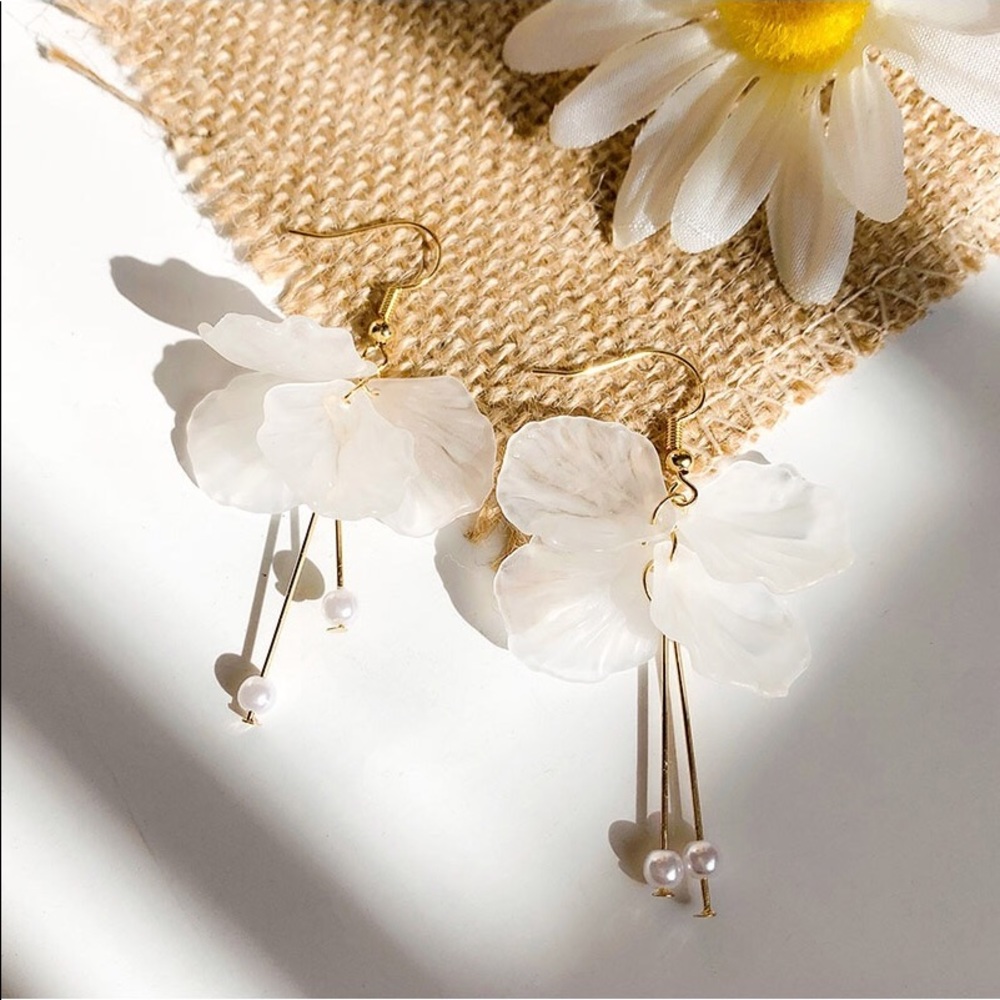 White Flower Petal Earrings - Picture 2 of 2